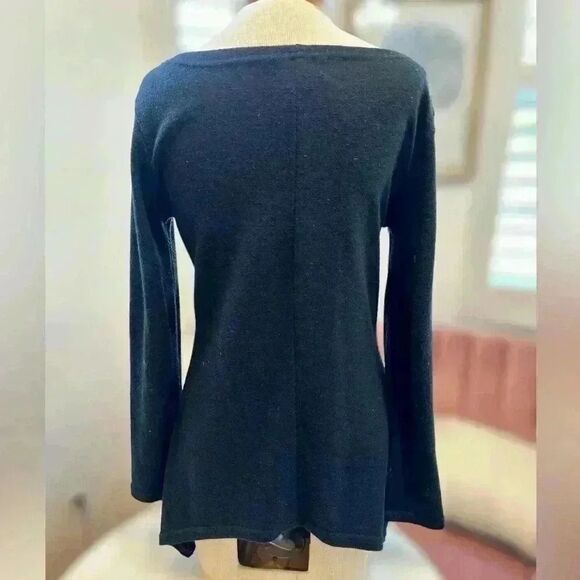 Long sleeve lightweight sweater with wide scoop neckline. Staple for fall. - Picture 4 of 7